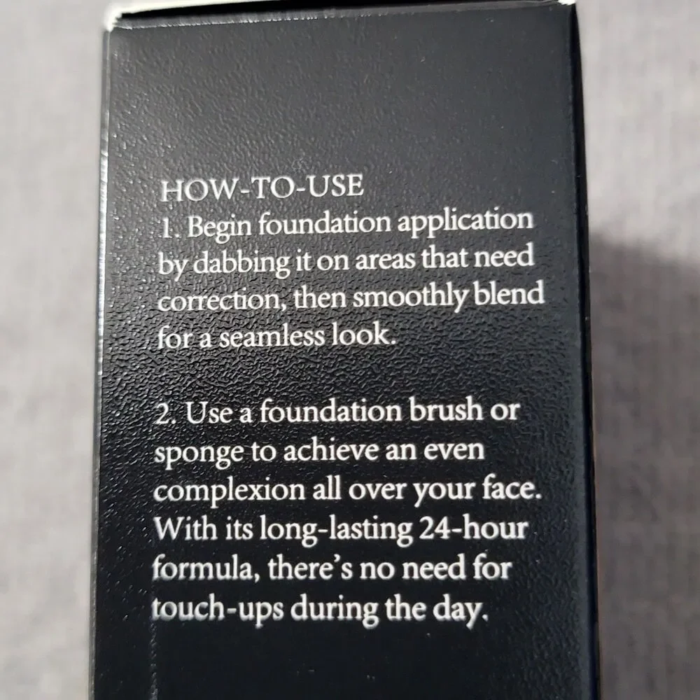 AIRMILK All Day Conceal and Fix Foundation Medium Warm 06 With Sponge